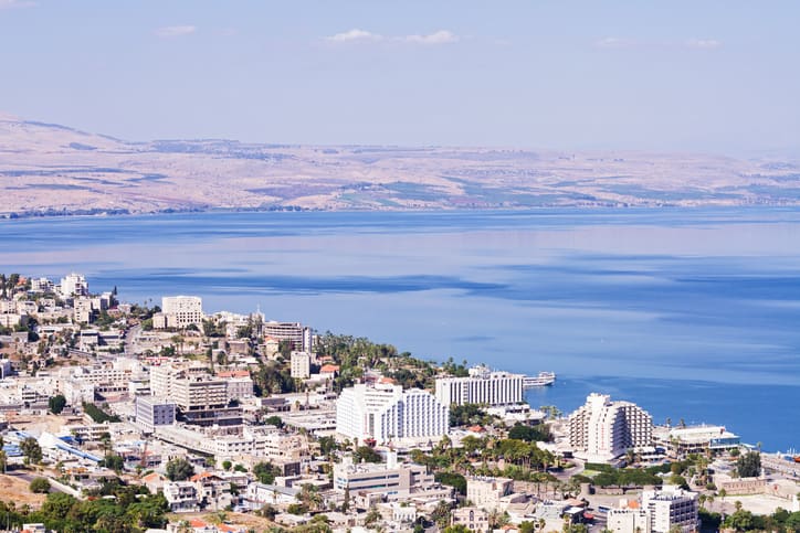 לינה בכינרת