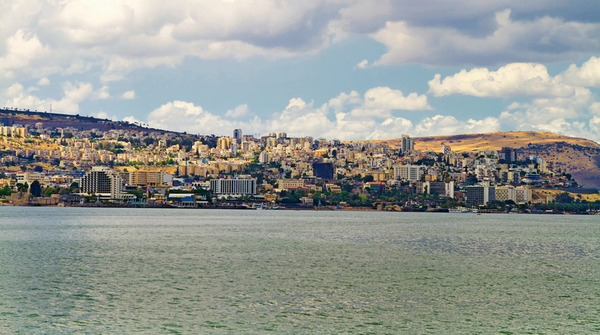 לינה בכינרת