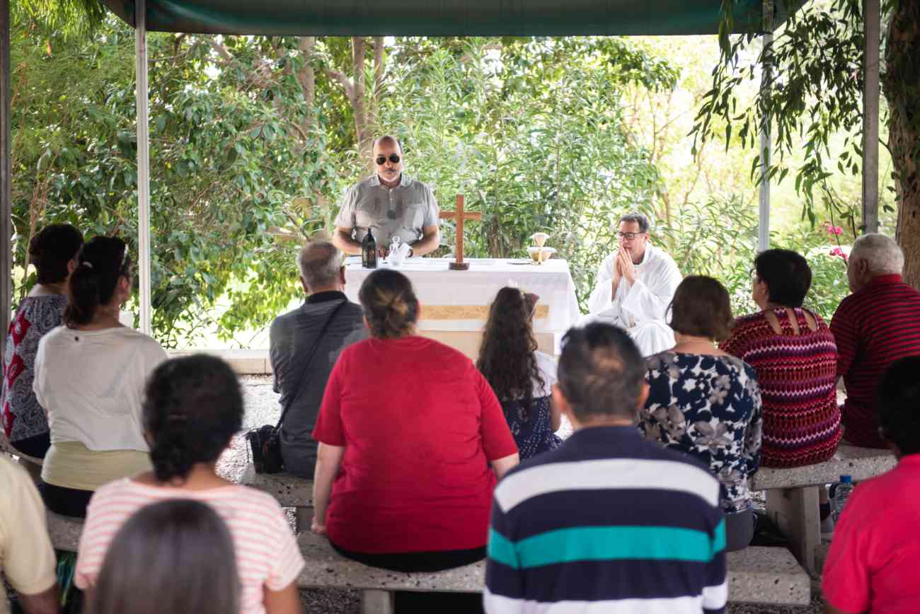הרצאה על ישו באתר כפר נחום